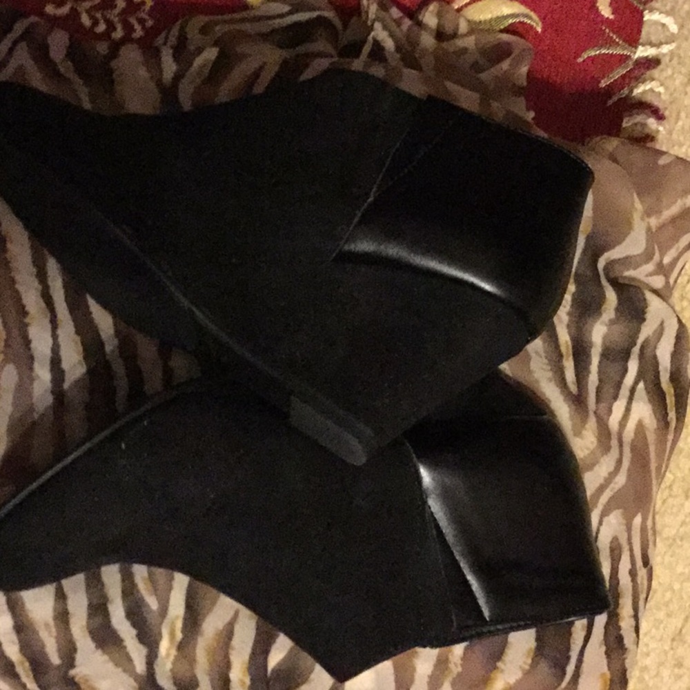 Boots - Picture 2 of 5